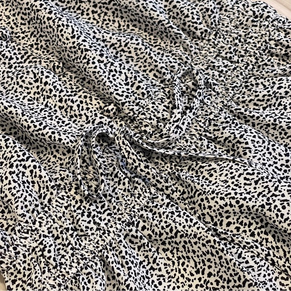 Peplum Top Spotted Print in black and white - Picture 4 of 12